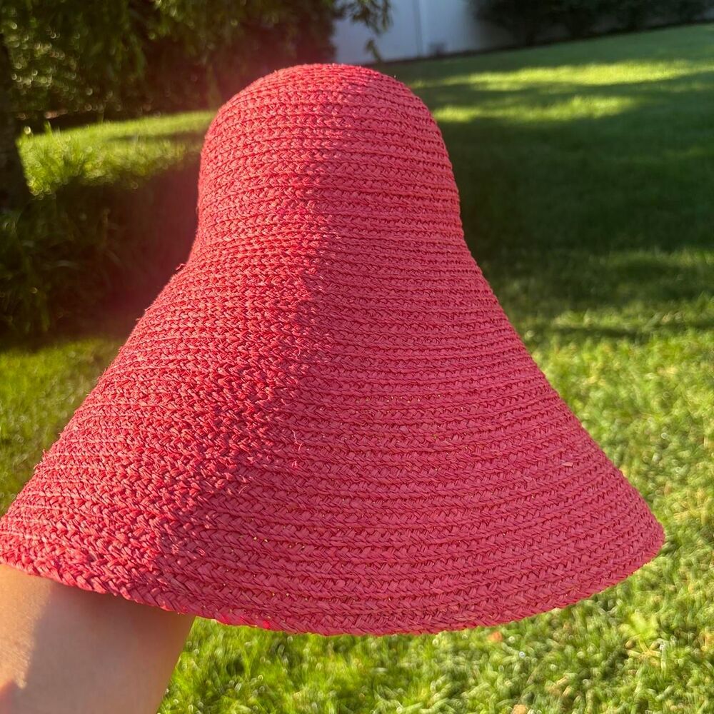 Jacquemus 8” brim Le Chapeau Valensole in Fuchsia One size